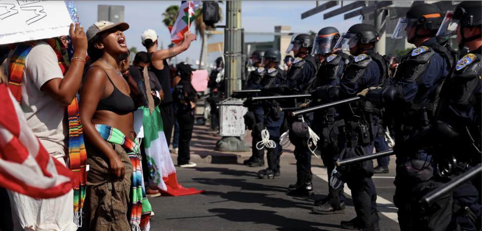 Protesta en Los Ángeles por política migratoria de Trump.